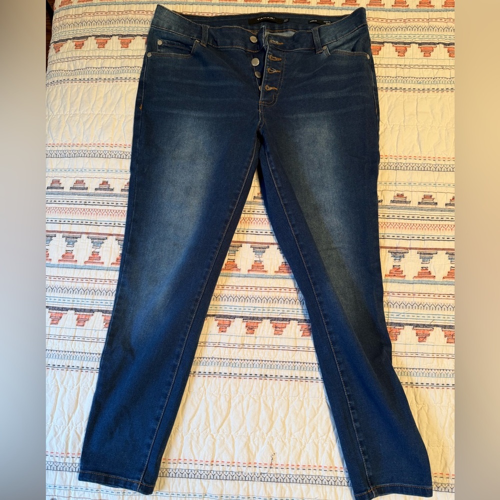 Tahari Women's Skinny Jeans in Dark Blue Wash